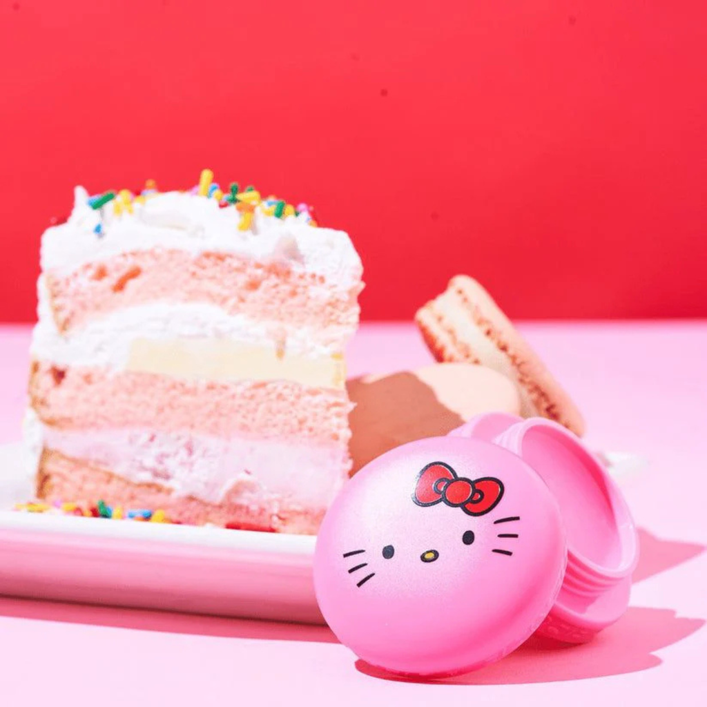 15% Descuento en Set the creme shop x hello kitty- Bálsamo labial Icing on the cake, Rubor en crema y set de esmalte con decoraciones.
